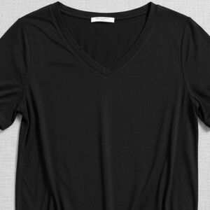 NWT Zenana Black V-Neck Tee Size M Soft Stretch Basic Everyday Top